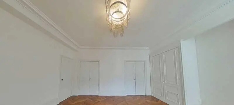 Office in Lyon for lease - Interior Photo - Image 3 of 10