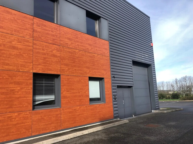 Flex in MONTFORT-L'AMAURY for lease - Building Photo - Image 2 of 7