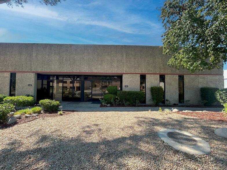 25327 Avenue Stanford, Valencia, CA for lease - Building Photo - Image 2 of 7