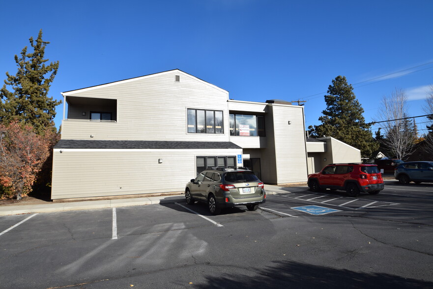 390 NE Emerson Ave, Bend, OR for lease - Building Photo - Image 2 of 23