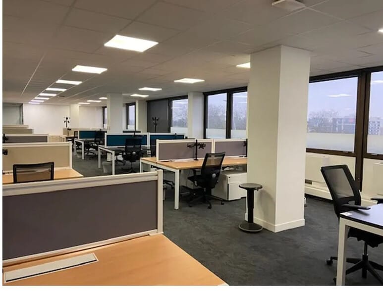 Office in Saint-Cloud for lease - Building Photo - Image 2 of 7