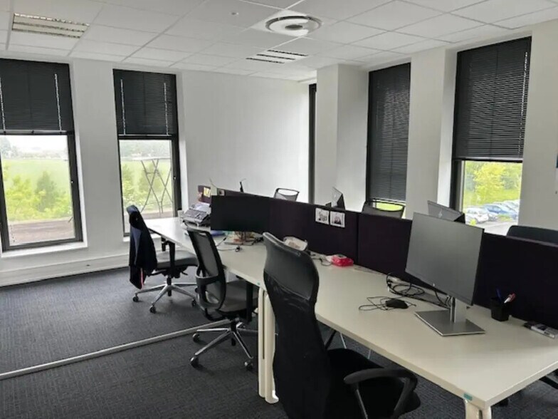 6 Rue Des Peupliers, Lesquin for lease - Interior Photo - Image 3 of 9