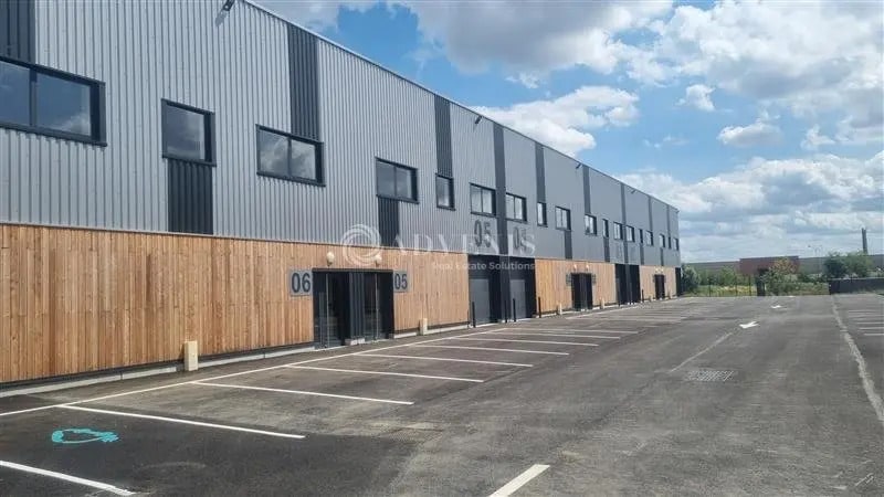 Flex in Wattrelos for lease - Building Photo - Image 2 of 9