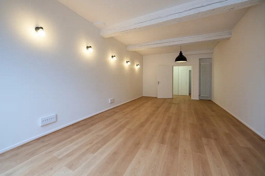 Office in Paris for lease - Building Photo - Image 2 of 5