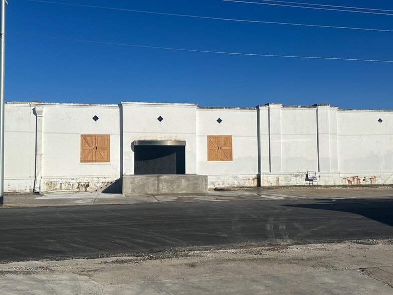 1115 N Bowie St, Seguin, TX for lease - Primary Photo - Image 2 of 5