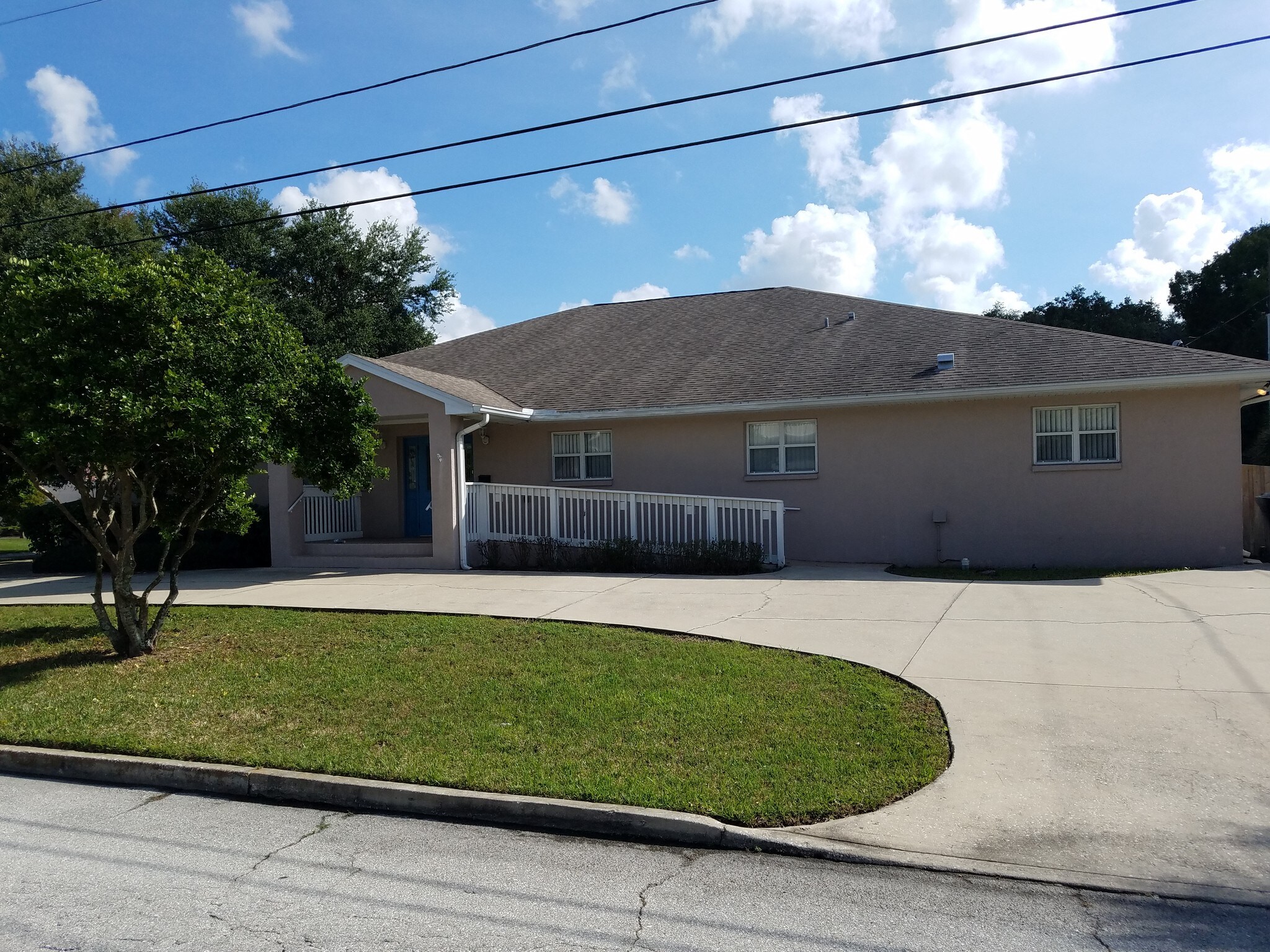 210 72nd Ave N, Saint Petersburg, FL for sale Primary Photo- Image 1 of 1