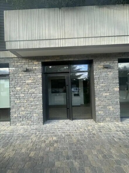 Office in Baillargues for lease - Building Photo - Image 3 of 4