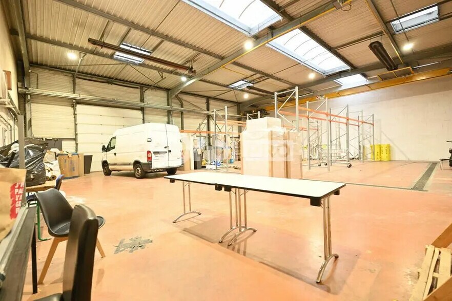 Office in Bron for lease - Interior Photo - Image 2 of 12