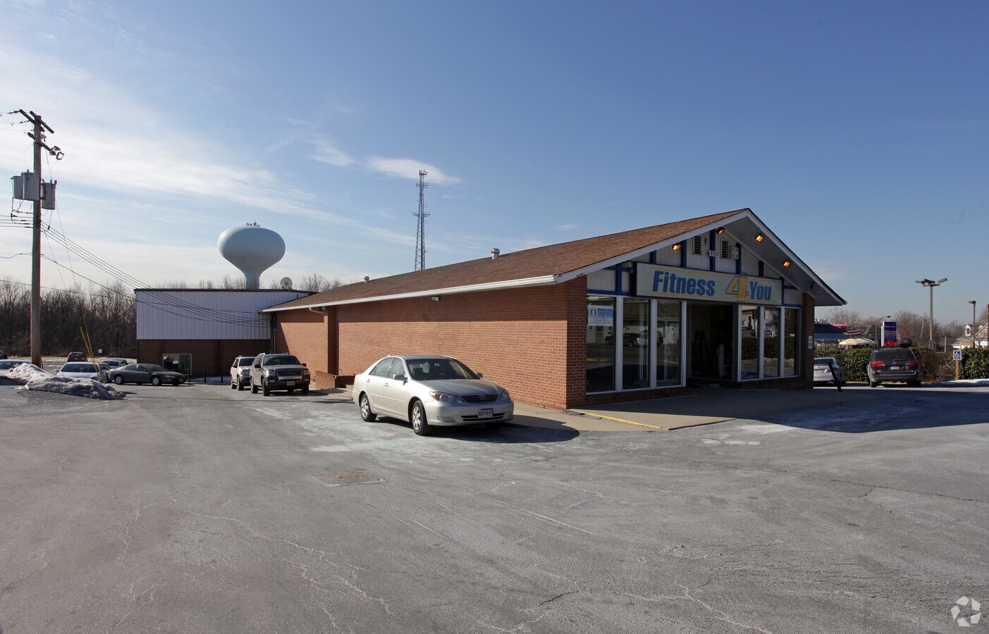 9930 Main St, Damascus, MD 20872