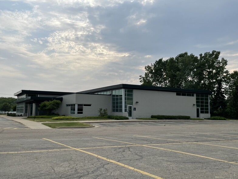 3350 Broadmoor Ave SE, Grand Rapids, MI for lease - Building Photo - Image 2 of 4