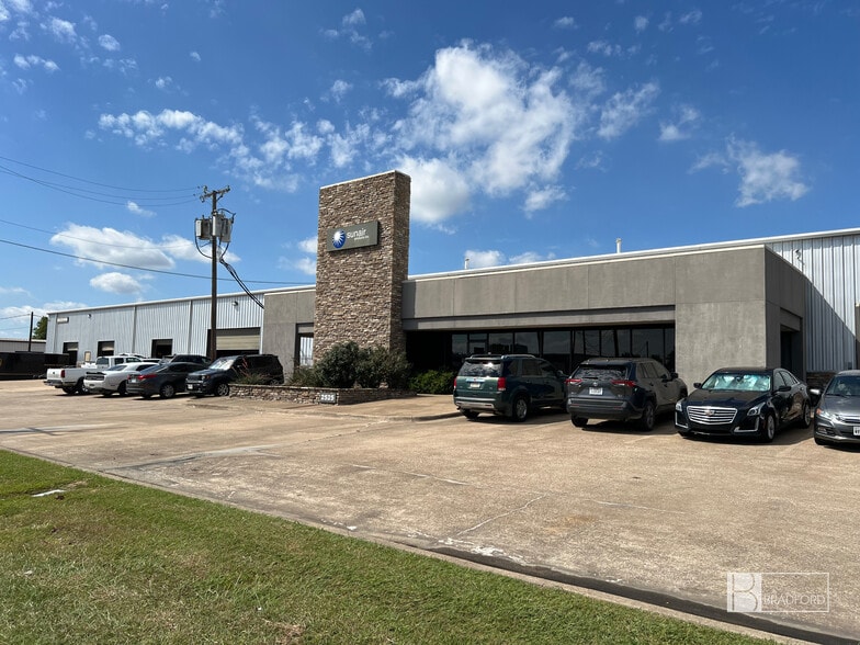 2525 Minnis Dr, Haltom City, TX for sale - Building Photo - Image 2 of 20