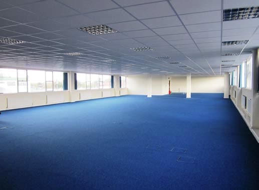 London Rd, Morden for lease - Interior Photo - Image 2 of 8