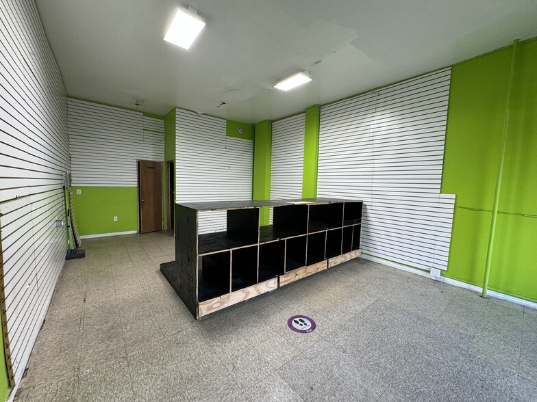 1720 Nostrand Ave, Brooklyn, NY for lease - Building Photo - Image 3 of 8