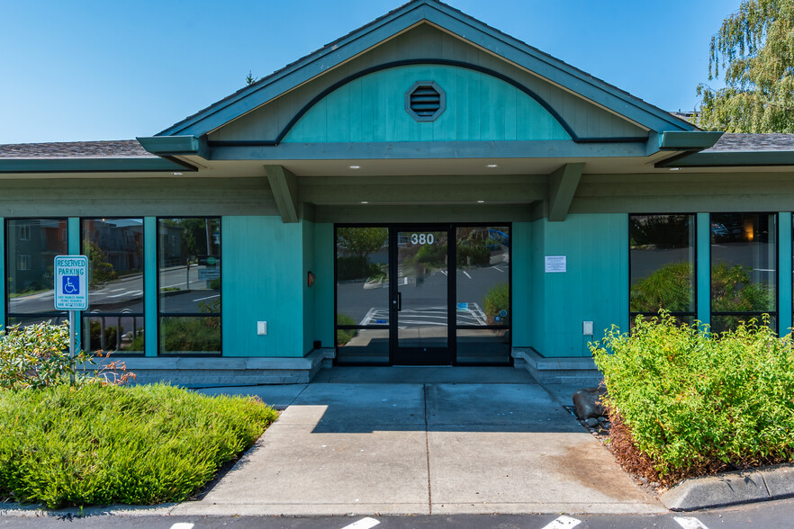 380 SE Barrington Dr, Oak Harbor, WA for lease - Building Photo - Image 3 of 7