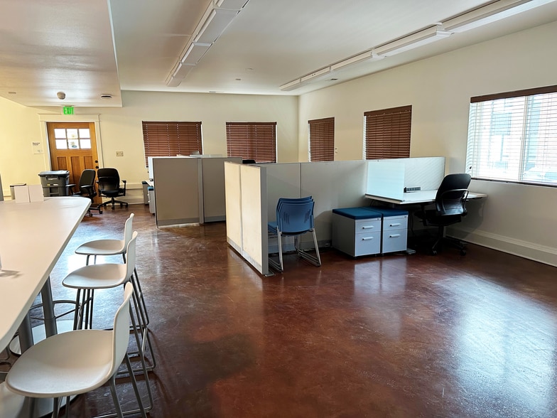 8613 N Crawford St, Portland, OR for sale - Interior Photo - Image 2 of 8