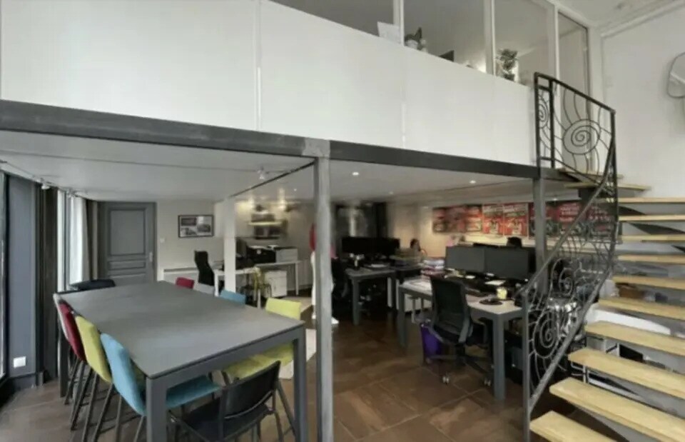 Retail in Lyon for lease Interior Photo- Image 1 of 11