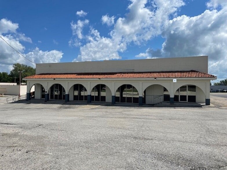 2715 N Belt Hwy, Saint Joseph, MO for lease - Building Photo - Image 2 of 6