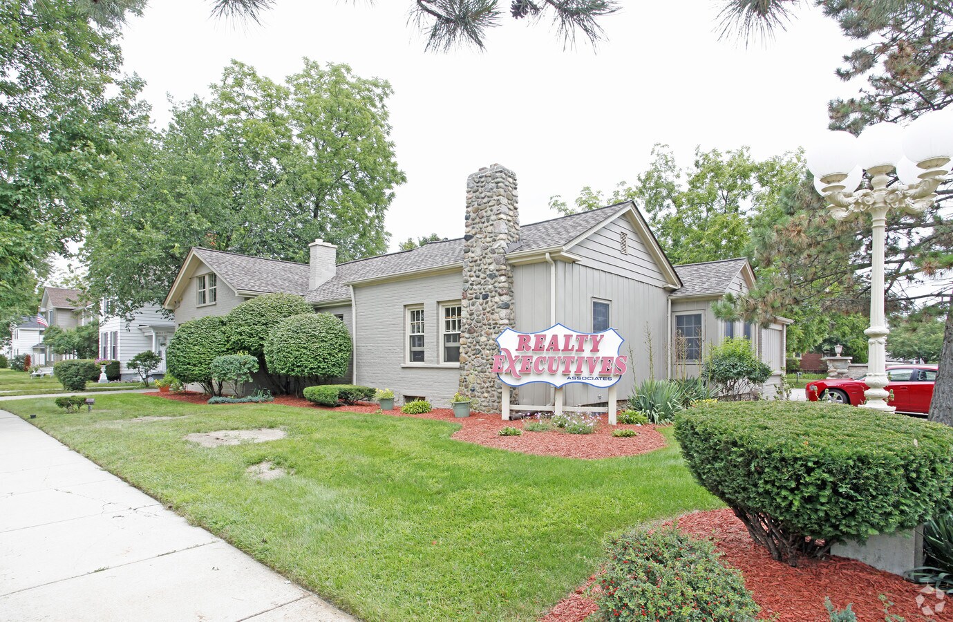 7817 McClellan St, Utica, MI 48317