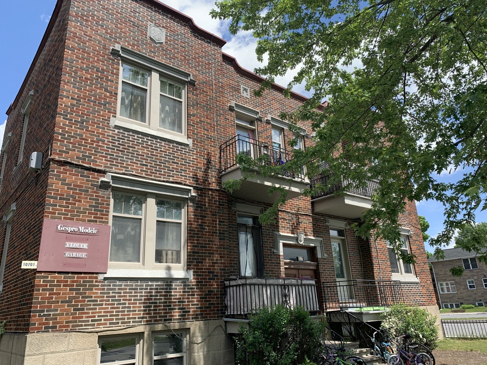 10701-10703 Grande Allée, Montréal, QC for sale Primary Photo- Image 1 of 1