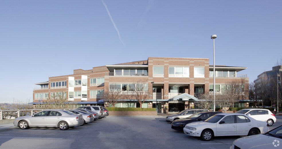 2255 Carillon Pt, Kirkland, WA for lease - Primary Photo - Image 1 of 6