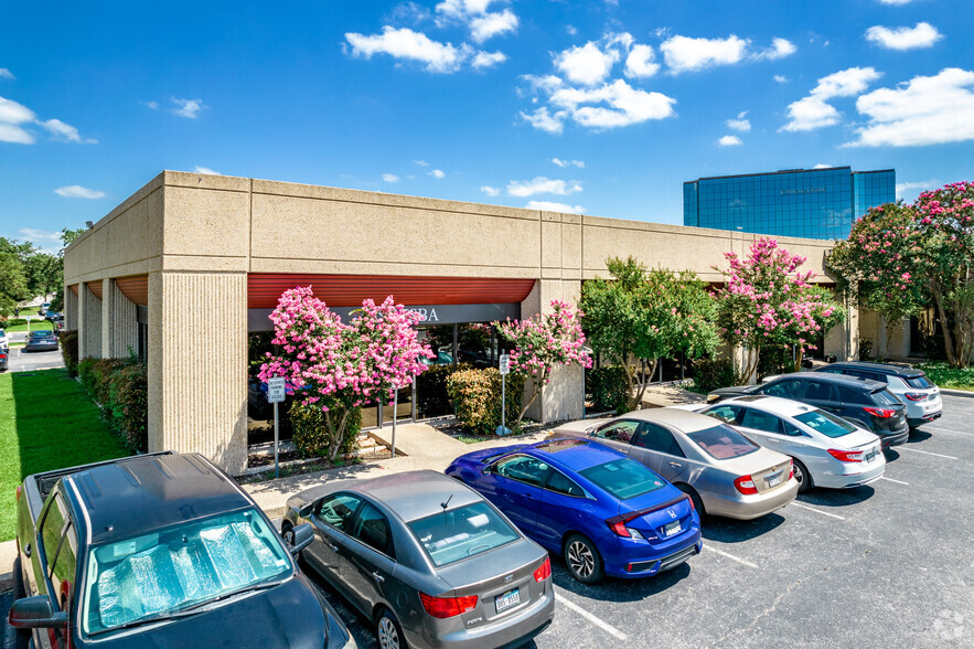 1006-1030 Central Pky S, San Antonio, TX for lease - Building Photo - Image 2 of 8