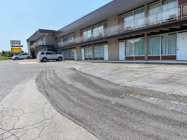 130 S Breezewood Rd, Breezewood, PA for sale - Building Photo - Image 1 of 1