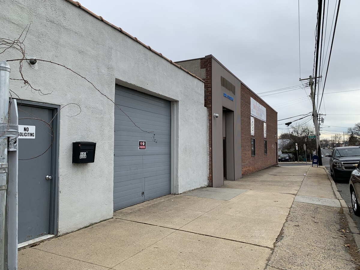 425 Meacham Ave, Elmont, NY 11003