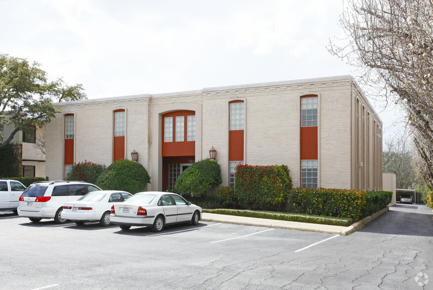 7809 Broadway St, San Antonio, TX for lease - Building Photo - Image 2 of 11