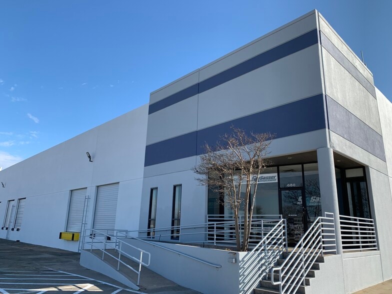 2901 Suffolk Dr, Fort Worth, TX for lease - Building Photo - Image 2 of 21