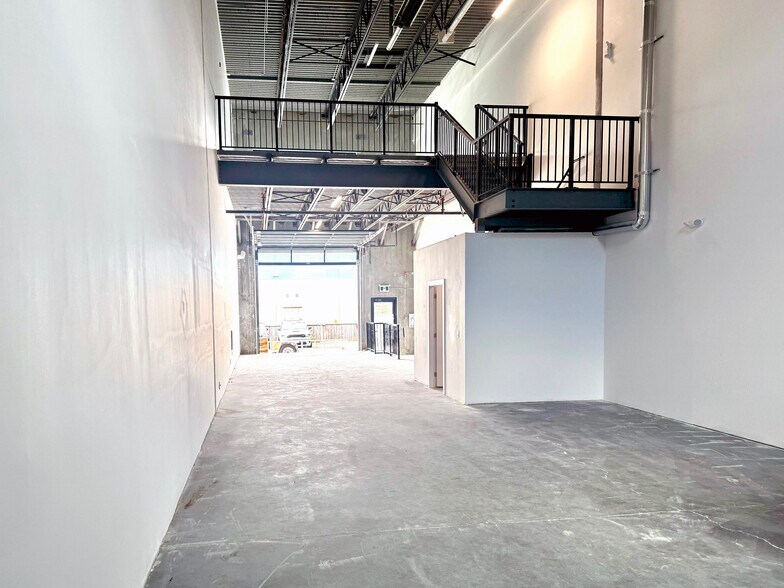 39319 Queens Way, Squamish, BC for lease - Building Photo - Image 3 of 7