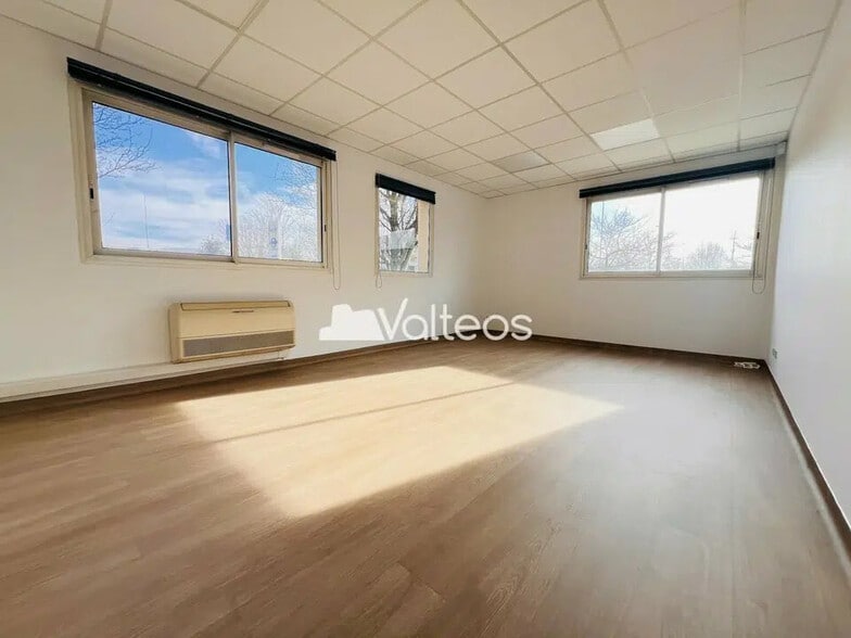 Office in Labège for lease - Interior Photo - Image 2 of 7