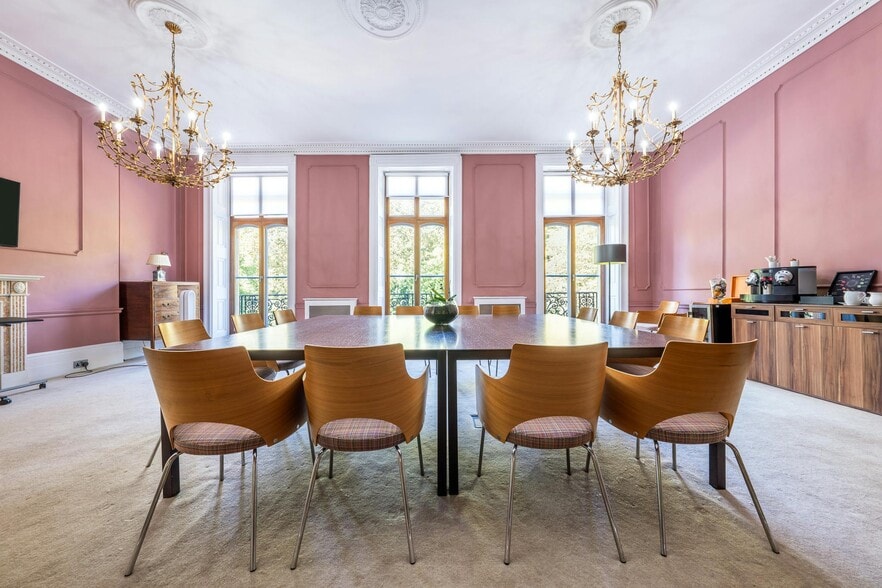 48-49 Russell Sq, London for lease - Building Photo - Image 3 of 24