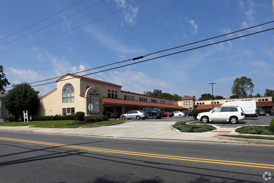 711 N Main St, Pleasantville, NJ for lease - Primary Photo - Image 1 of 43