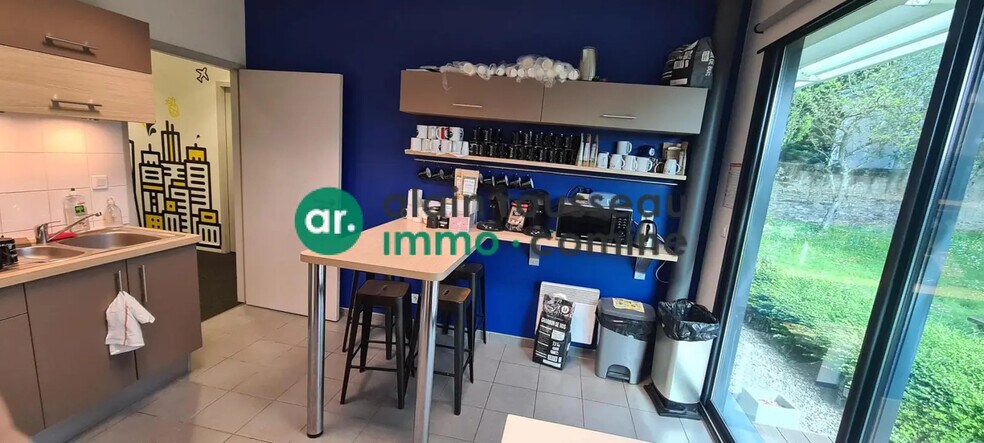 Office in Angers for sale - Interior Photo - Image 2 of 3
