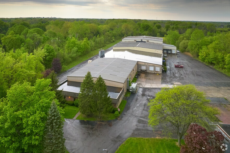 105 Elmore Dr, Rochester, NY for sale - Primary Photo - Image 2 of 14