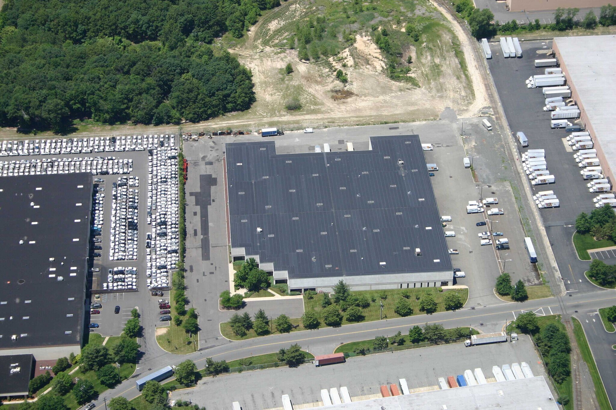 305 Clearview Ave, Edison, NJ for sale Primary Photo- Image 1 of 1