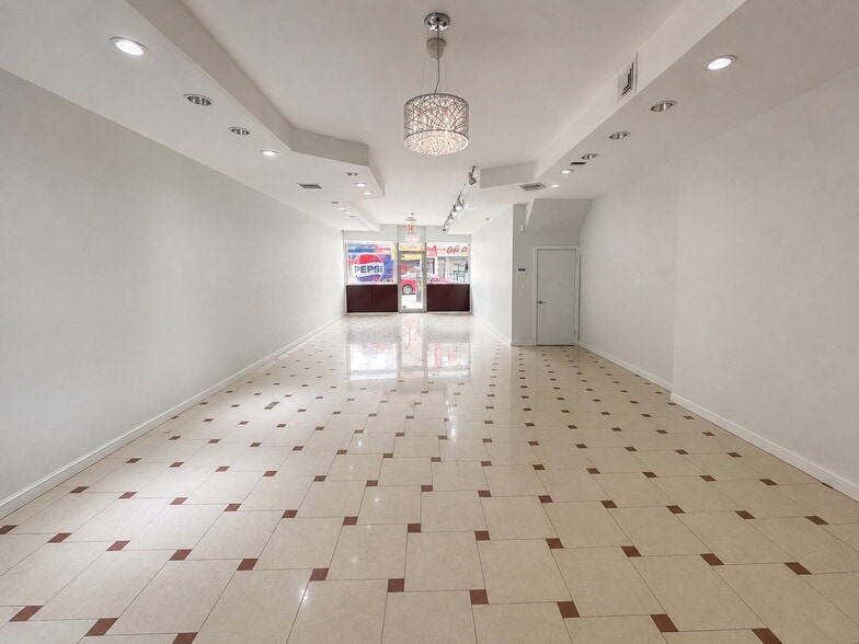 6610 Fresh Pond Rd, Ridgewood, NY for lease - Building Photo - Image 2 of 7