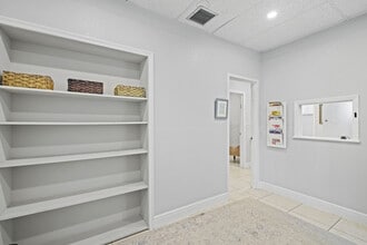 960 W 41st St, Miami Beach, FL for lease Interior Photo- Image 1 of 10