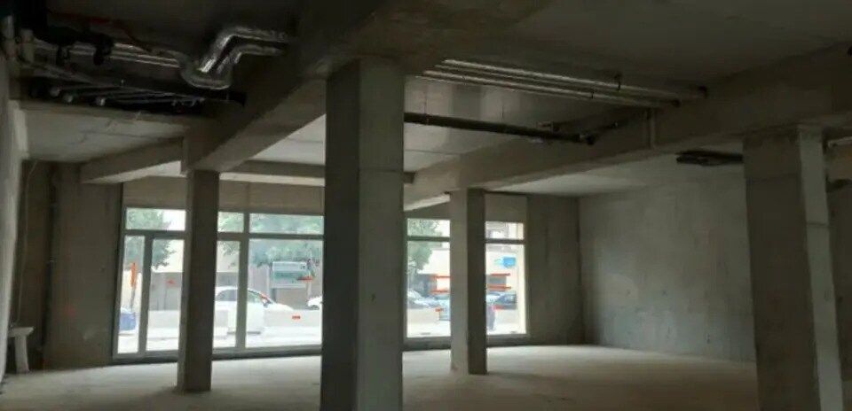 Retail in Aix-en-Provence for lease - Building Photo - Image 2 of 6