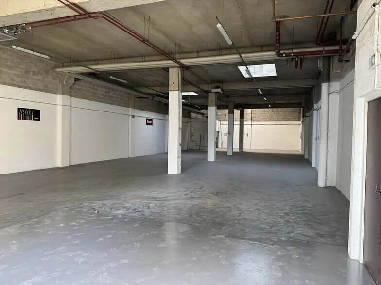 Flex in Lognes for lease - Interior Photo - Image 3 of 5