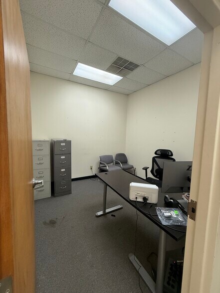 9415 Atlee Commerce Blvd, Ashland, VA for lease - Interior Photo - Image 2 of 5