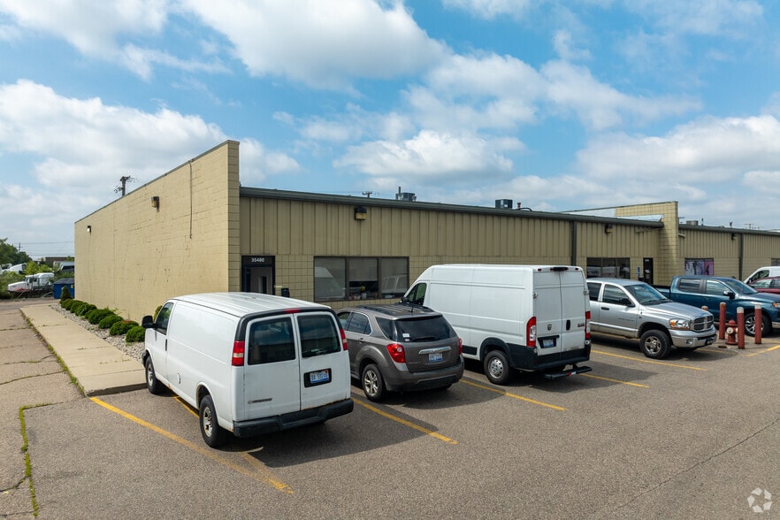 35400-35480 Mound Rd, Sterling Heights, MI for lease - Building Photo - Image 3 of 7