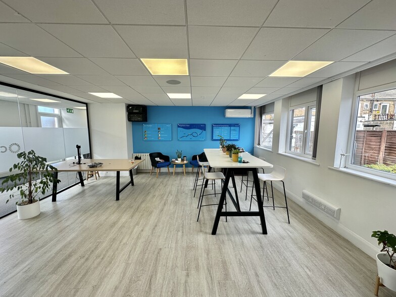 Bryant Road, Poole for lease - Interior Photo - Image 2 of 9