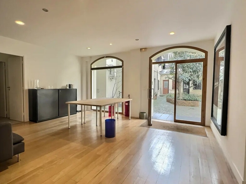 18 Rue Brunel, Paris for lease - Interior Photo - Image 1 of 8