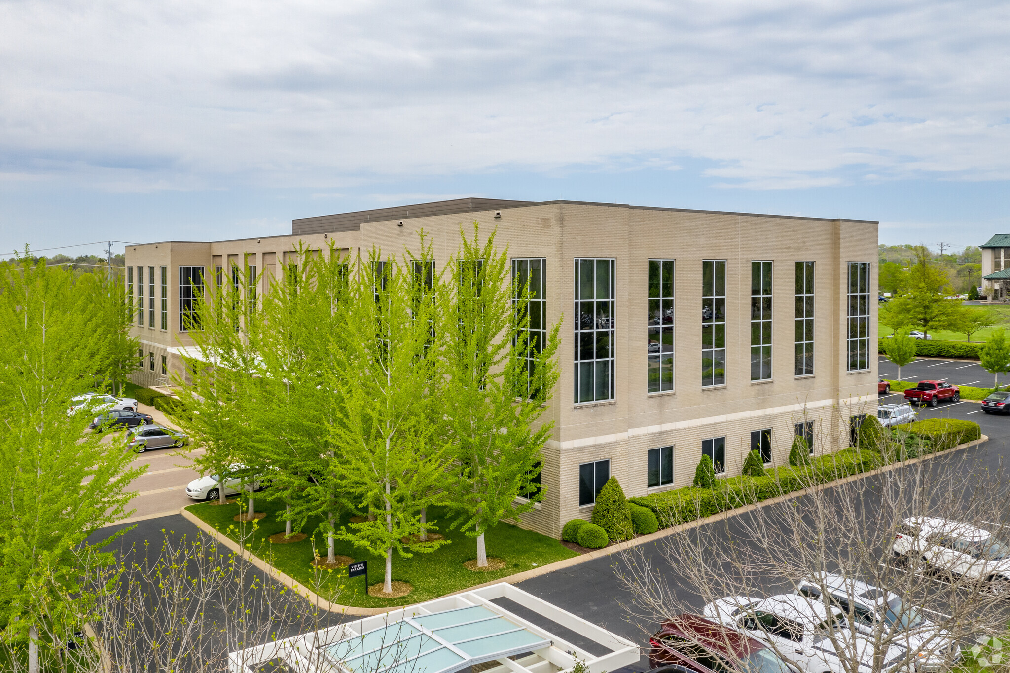 100 Bluegrass Commons Blvd, Hendersonville, TN for lease Building Photo- Image 1 of 9