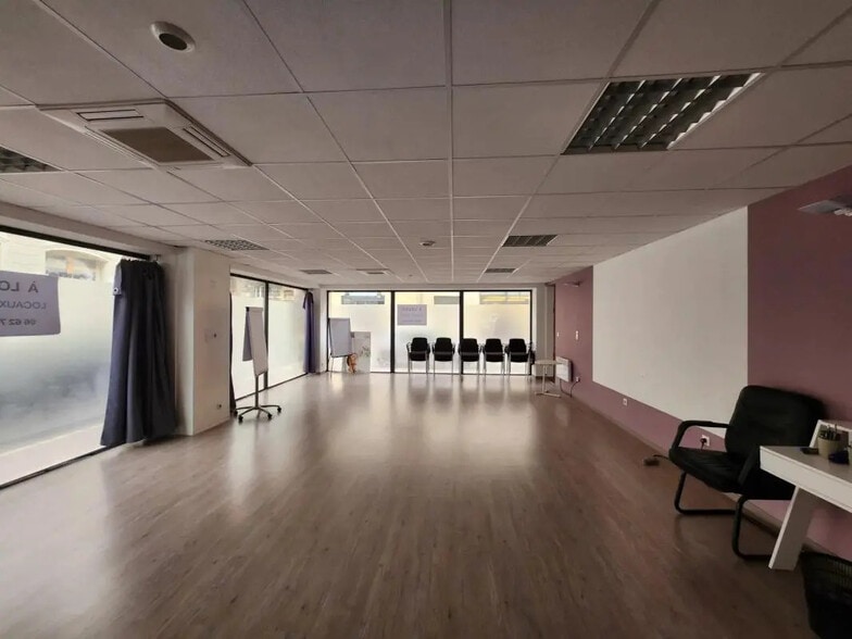 Office in Montpellier for lease - Interior Photo - Image 2 of 12