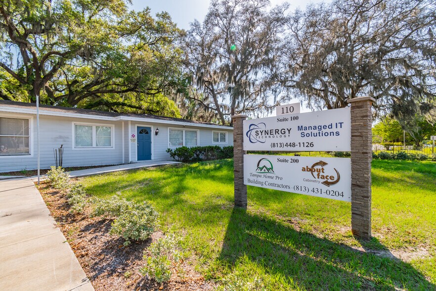 110 Crenshaw Lake Rd, Lutz, FL 33548