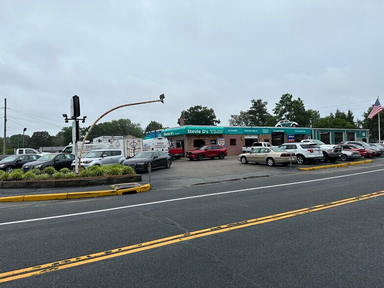 2570 Warwick Ave, Warwick, RI 02889 Flex for Sale