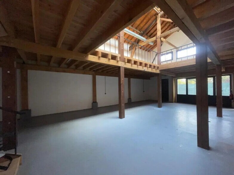 Office in Bordeaux for lease - Interior Photo - Image 2 of 11