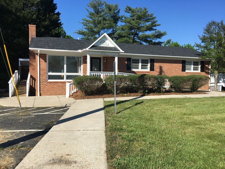 1552 Skeet Club Rd, High Point, NC 27265